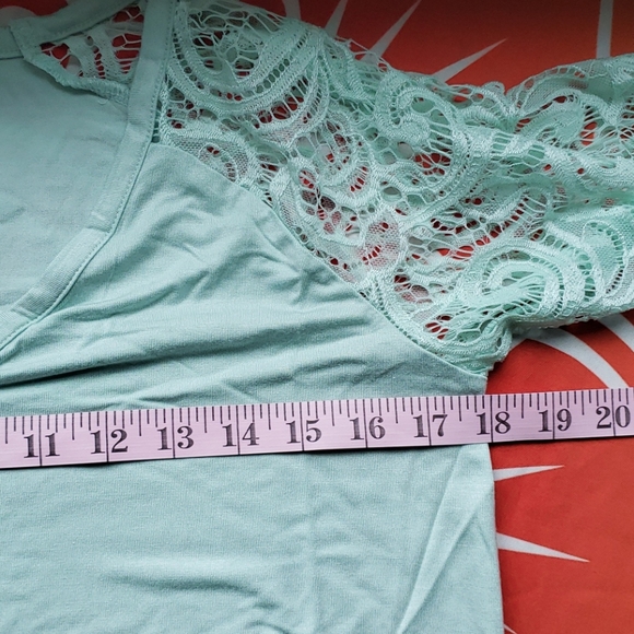 Brand new lace sleeved v-neck tunic - Picture 6 of 7